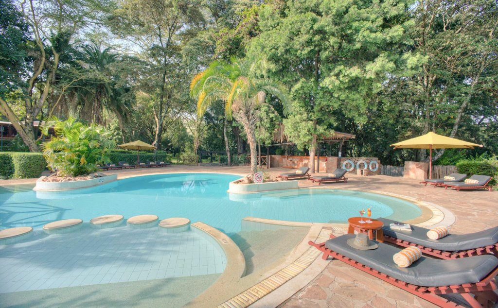 SAROVA MARA GAME CAMP