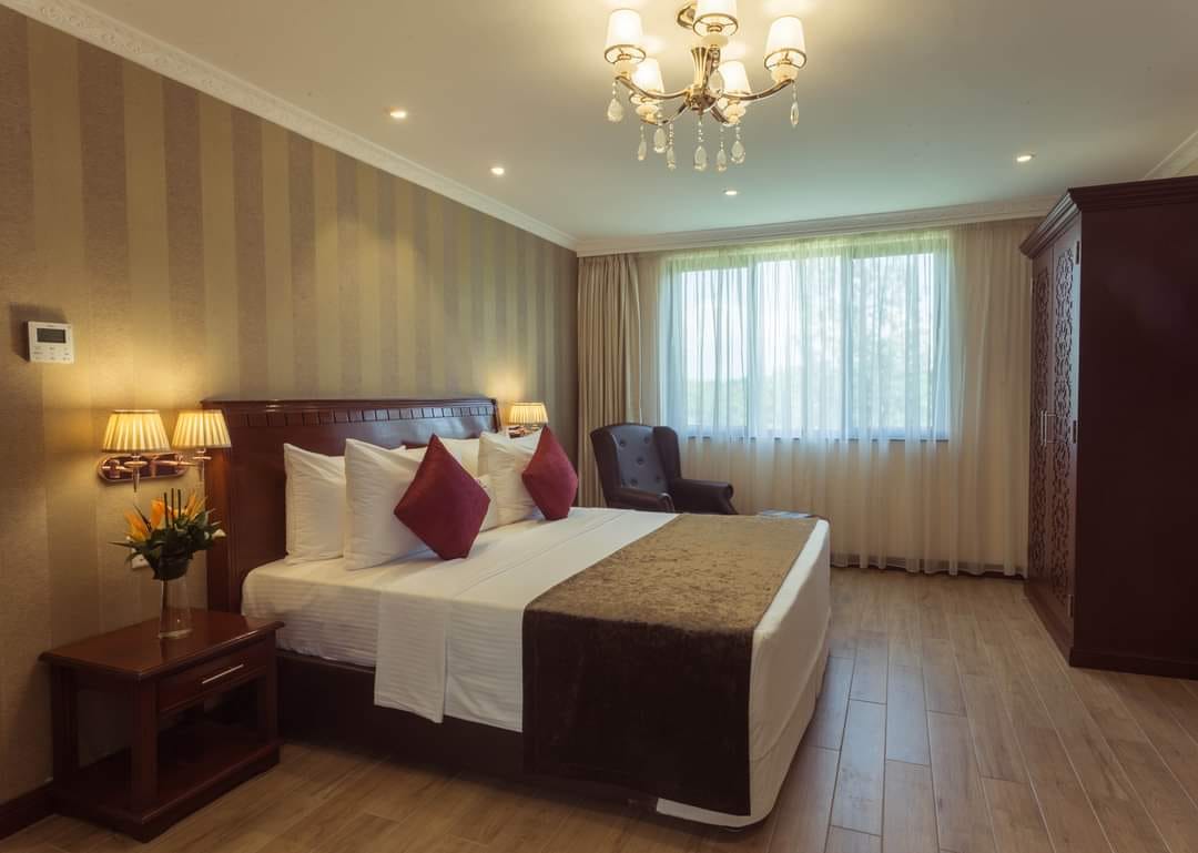 SAROVA WOODLANDS HOTEL & SPA
