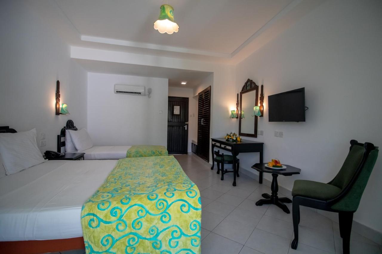 BAMBURI BEACH HOTEL